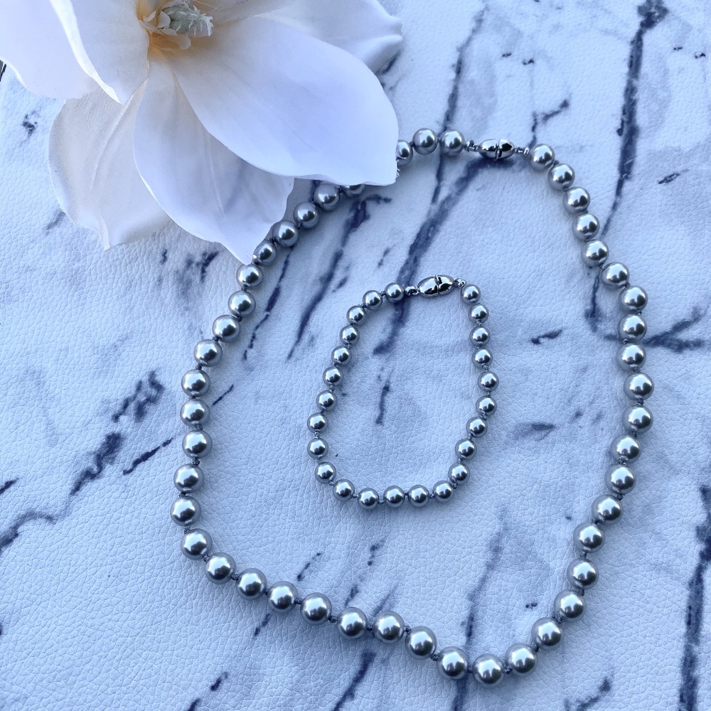 18" Monet Silver Pearl (Faux) Knotted Necklace Set